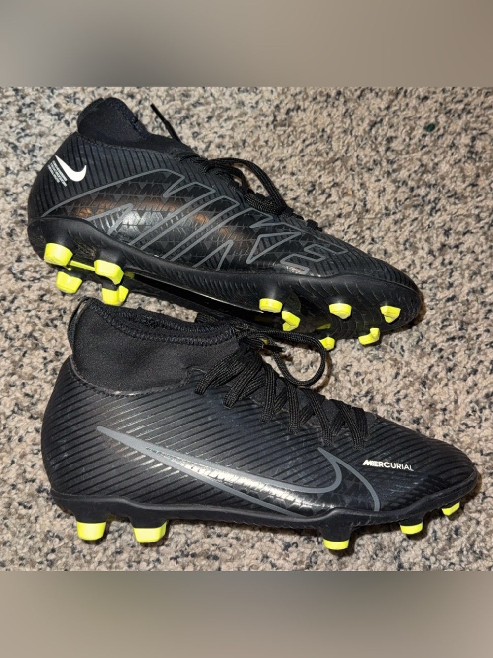 Nike Mercurial Superfly 9 Club Youth Soccer Cleats, Size 2.5Y